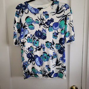 Talbots Beautiful floral print crewneck Shirt super soft cotton Size Small